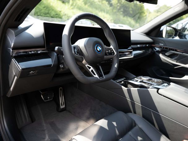 BMW i5 eDrive40 M Sport Pro 250 kW image number 6