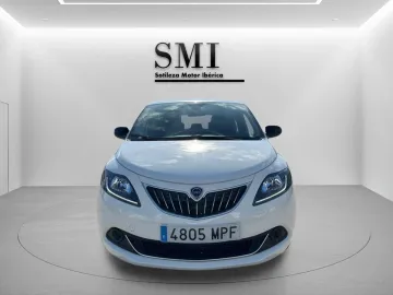 Car image 3