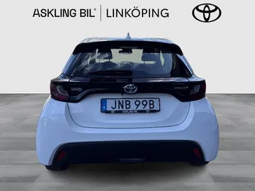 Car image 3