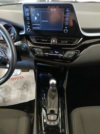 Car image 12