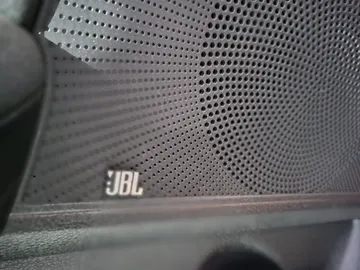 Car image 29