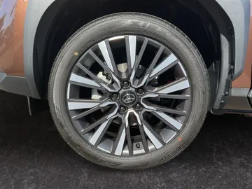 Car image 27