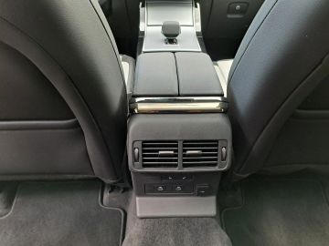 Car image 36