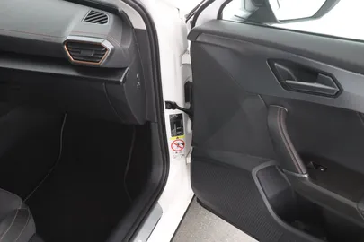 Car image 25