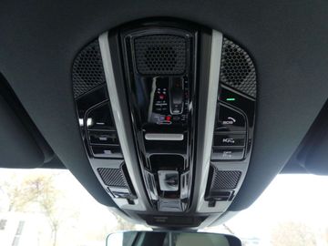 Car image 33