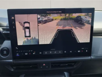 Car image 18