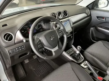 Car image 25