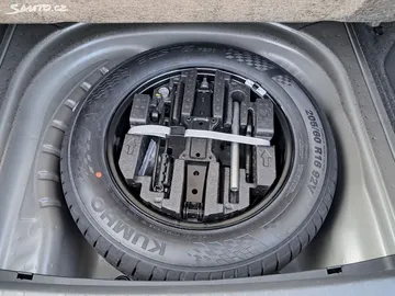 Car image 29