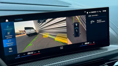 Car image 30