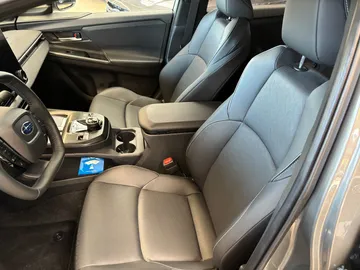Car image 26
