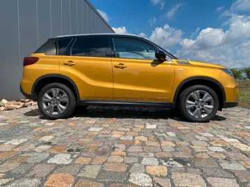 Car image 4
