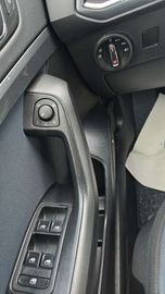 Car image 33