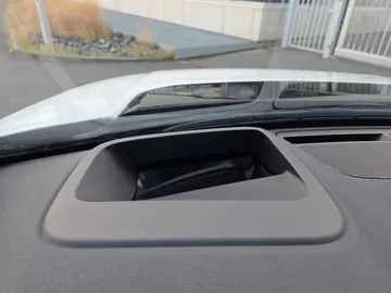 Car image 43