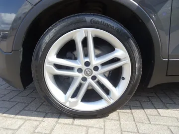 Car image 28