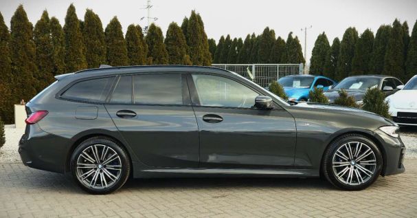 BMW 320d Touring xDrive Edition M Sport Shadow 140 kW image number 4