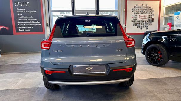 Volvo XC40 D3 AWD Geartronic Momentum 110 kW image number 2