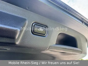 Car image 38