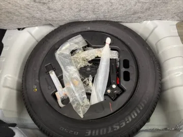 Car image 19
