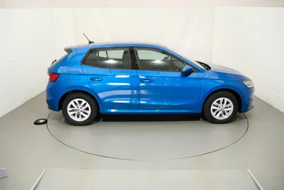 Car image 4