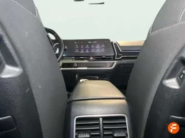 Car image 32