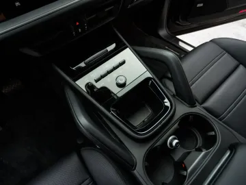 Car image 50
