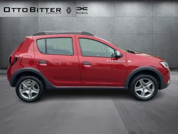 Car image 3