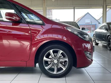 Car image 23