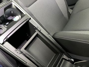 Car image 28