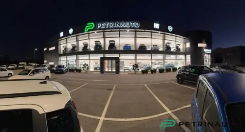 Car image 26