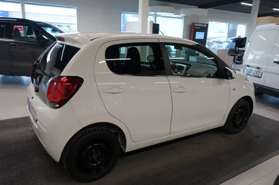 Car image 3