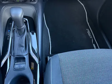 Car image 25