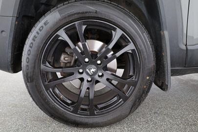 Car image 30