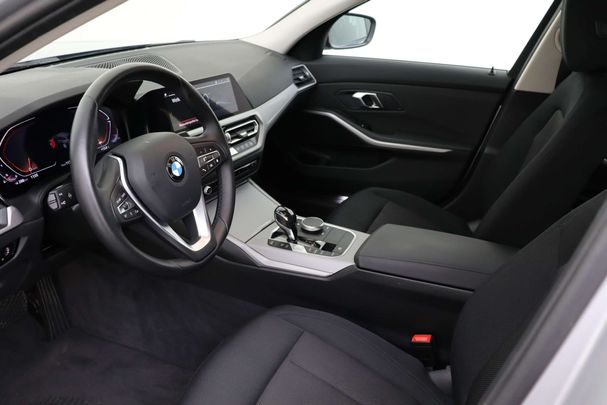 BMW 320i Touring 135 kW image number 6