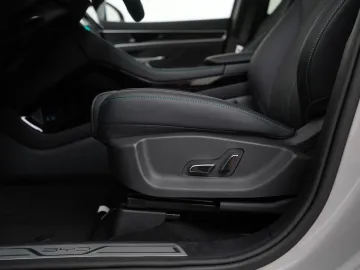 Car image 49