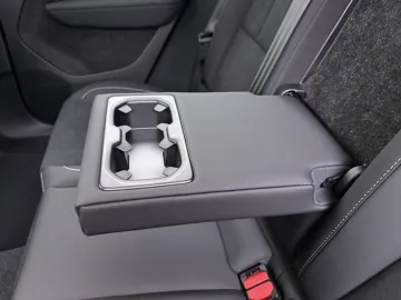 Car image 40
