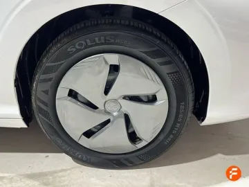 Car image 30