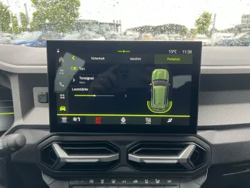 Car image 26