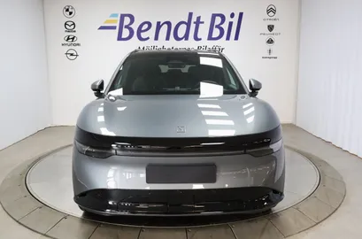 Car image 3