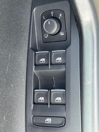 Car image 37