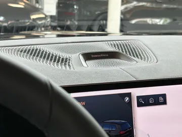 Car image 32