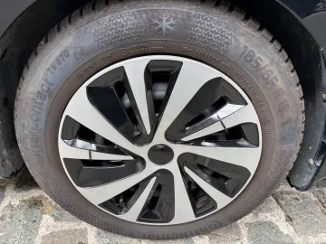 Car image 24