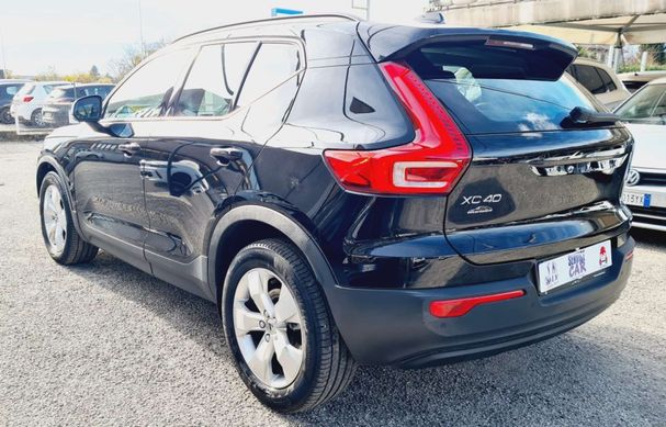 Volvo XC40 D3 AWD Geartronic Momentum 110 kW image number 7