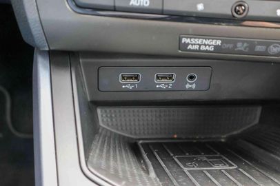 Car image 36