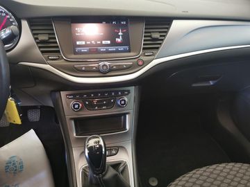 Car image 14