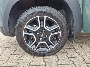 Car image 24
