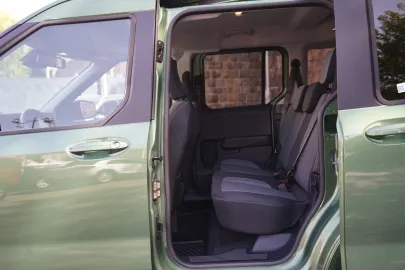 Car image 30