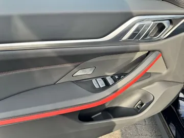 Car image 27