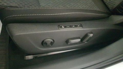 Car image 32