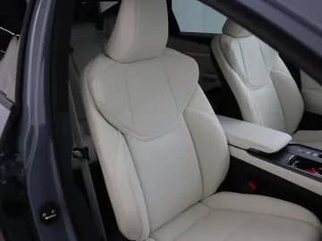 Car image 43