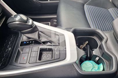 Car image 14